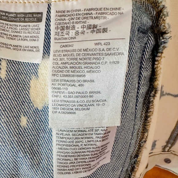 Levi’s Bleached Denim Jacket in Cream and Blue - Picture 7 of 8